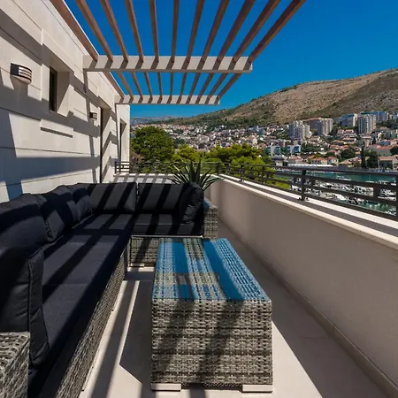 Dlc Deluxe Penthouse With Terrace & Sea View アパート ドゥブロブニク